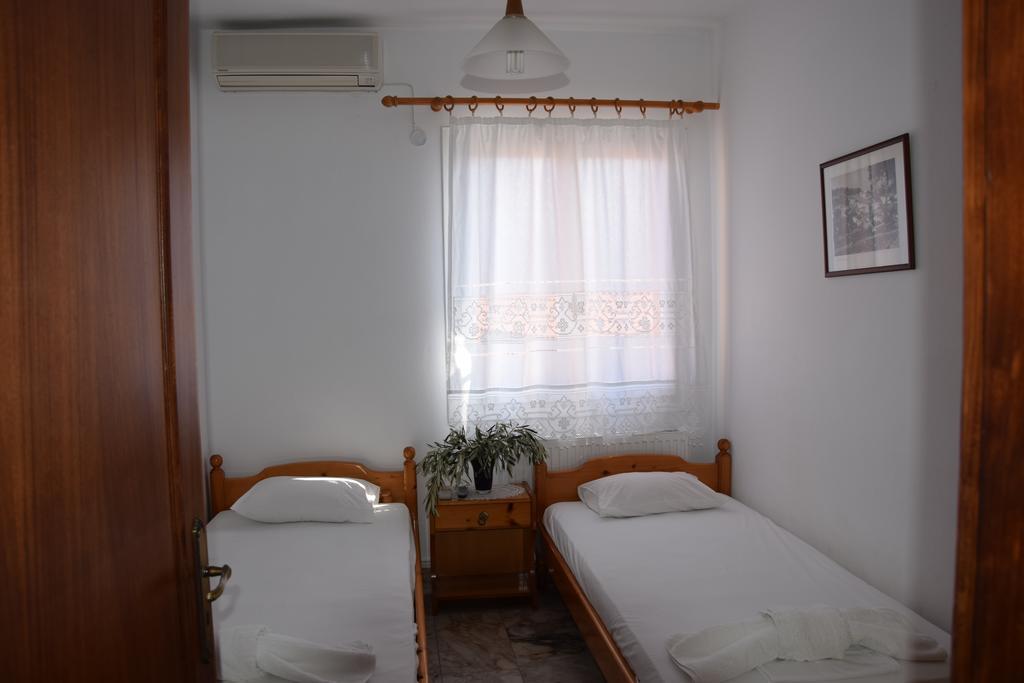 Dimitra'S Apartment Votsi  Bagian luar foto